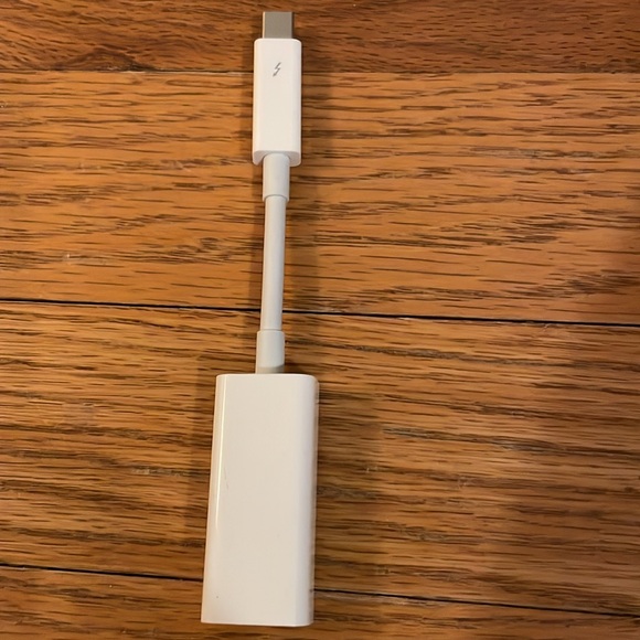 Apple White Remote Control, cables and plugs - Picture 8 of 11